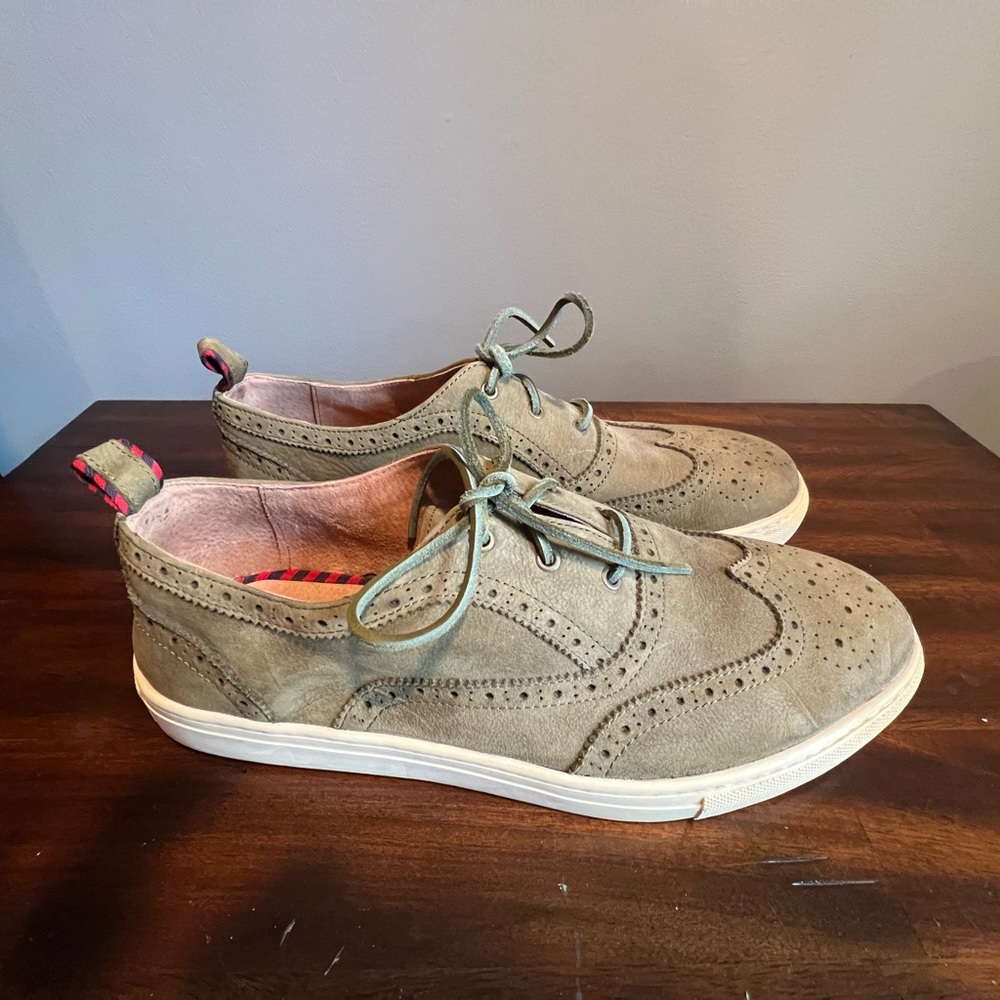 Polo wing tips